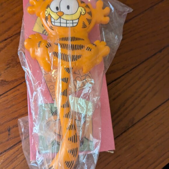 100% Pure Garfield Soap & Bath Brush Vintage 1978 Avon Products Pink Box NIB - Picture 11 of 13